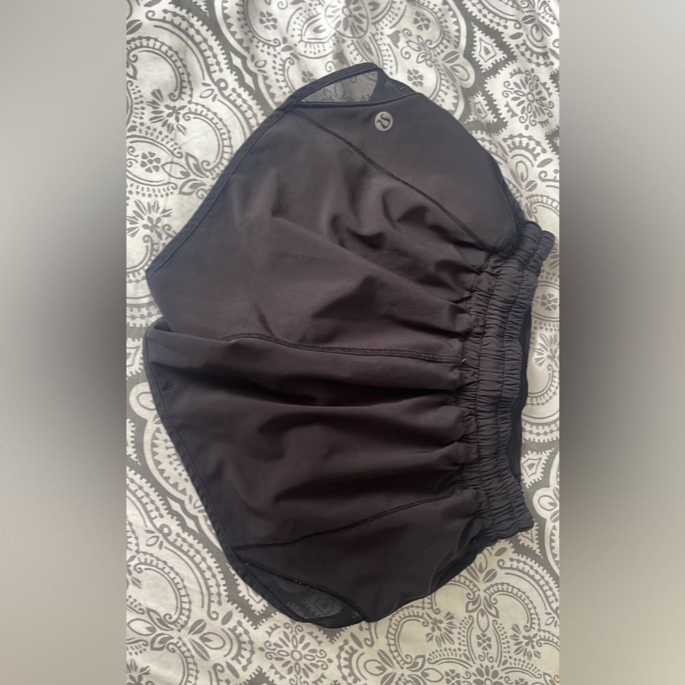 Lululemon hotty hot shorts size 2, 2.5 inch